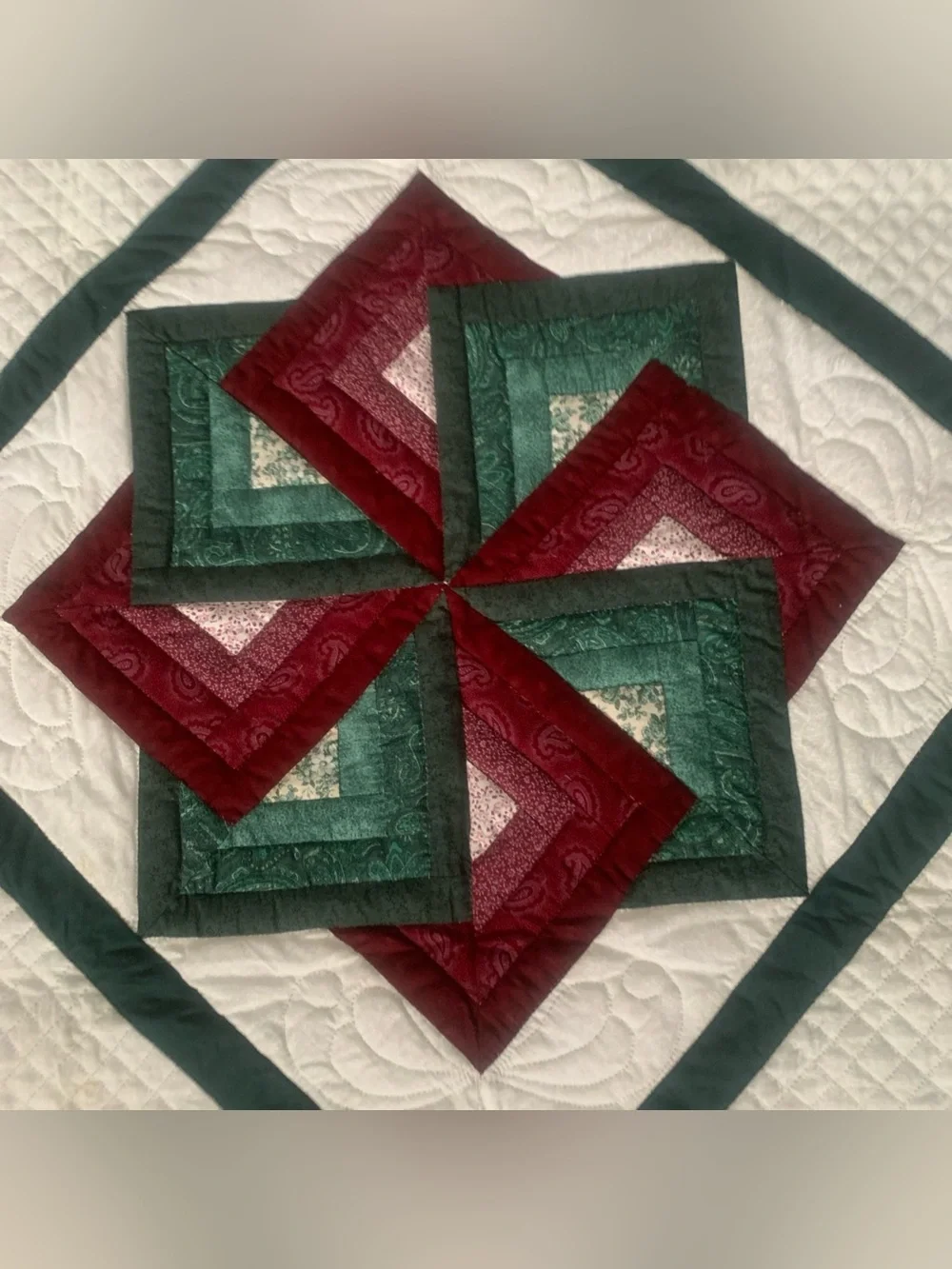1998 VTG Village Quilts Handmade SPINNING STAR Cotton Hanging PATCHWOR QUILT 40”